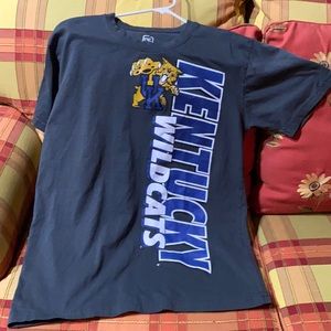 MENS LARGE UK WILDCATS TSHIRT NEVER WORN SMOKE FREE & PET FREE HOME